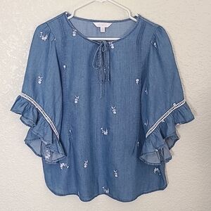 Lovely Lauren Conrad top with ruffle sleeves, size S